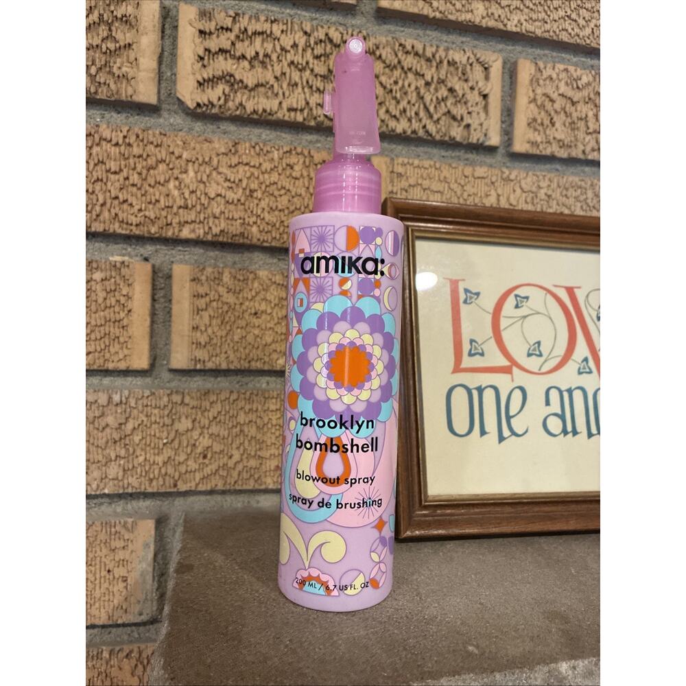 Amika Brooklyn Bombshell Blowout Spray - Pink and Purple